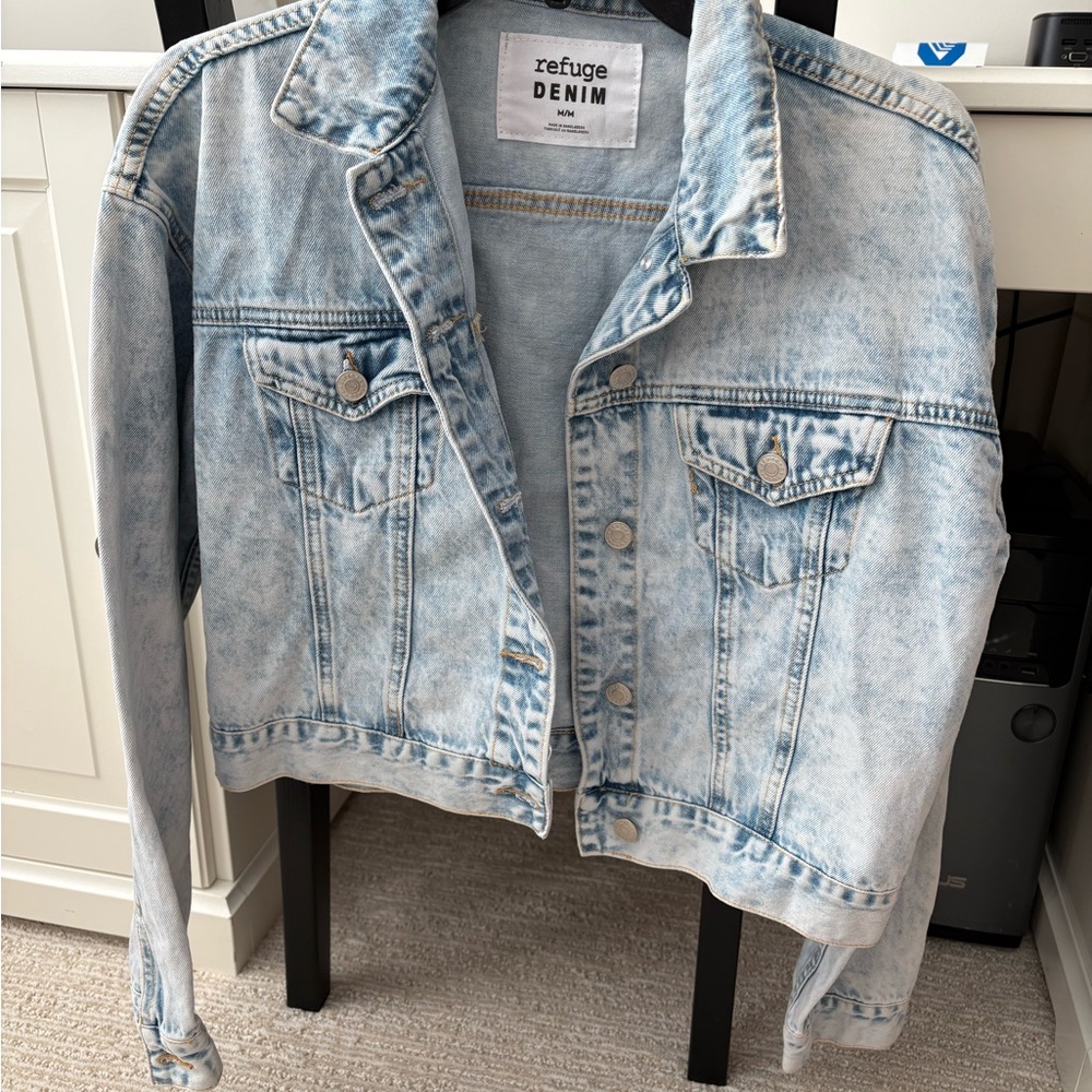 REFUGE women’s  Light Wash Acid-Washed Denim Jacket SZ M - BNWOT.